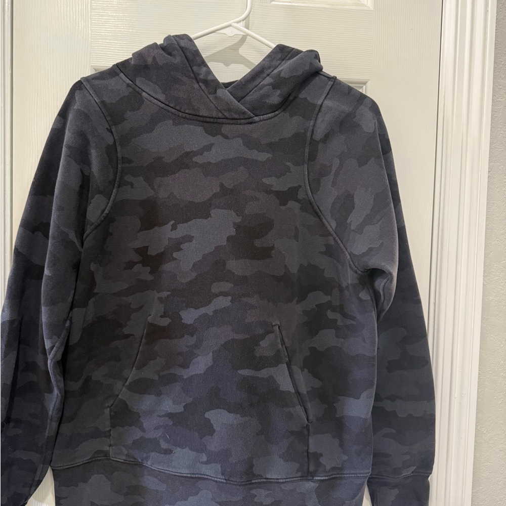 Lululemon Women’s Black Camo Hoodie Size 8